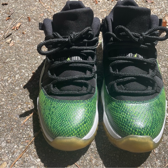 Jordan 11 Retro Low Green Snakeskin
Size 8.5 - Picture 6 of 7